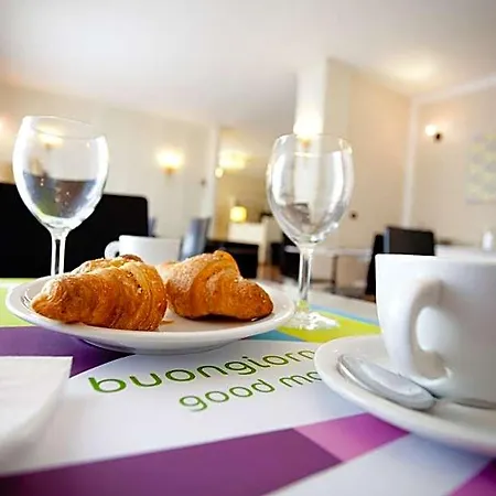 Tourist Hotel